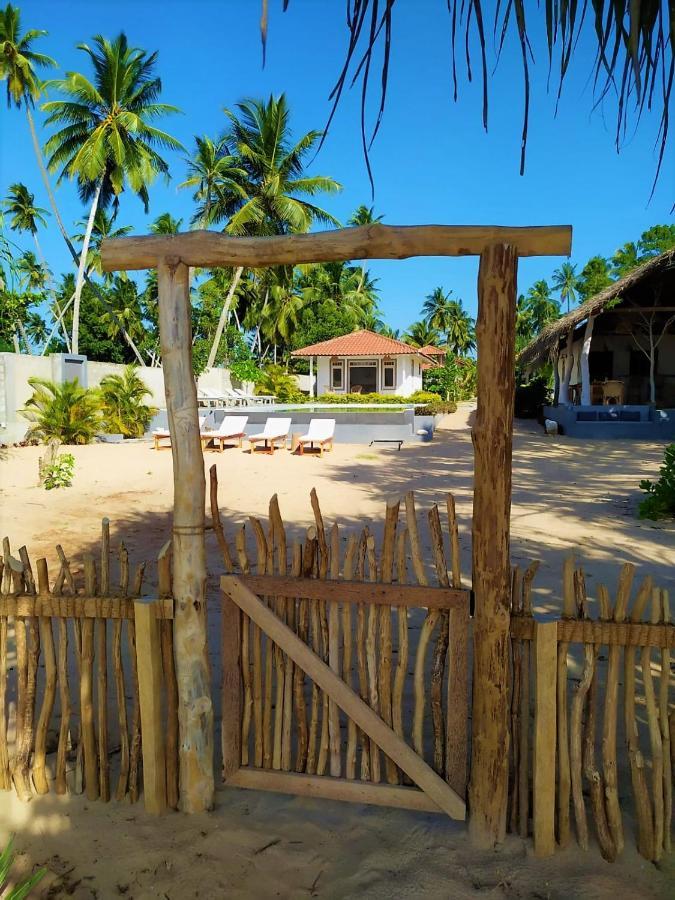 Sleeping Elephant Beach Resort Тангалла Экстерьер фото