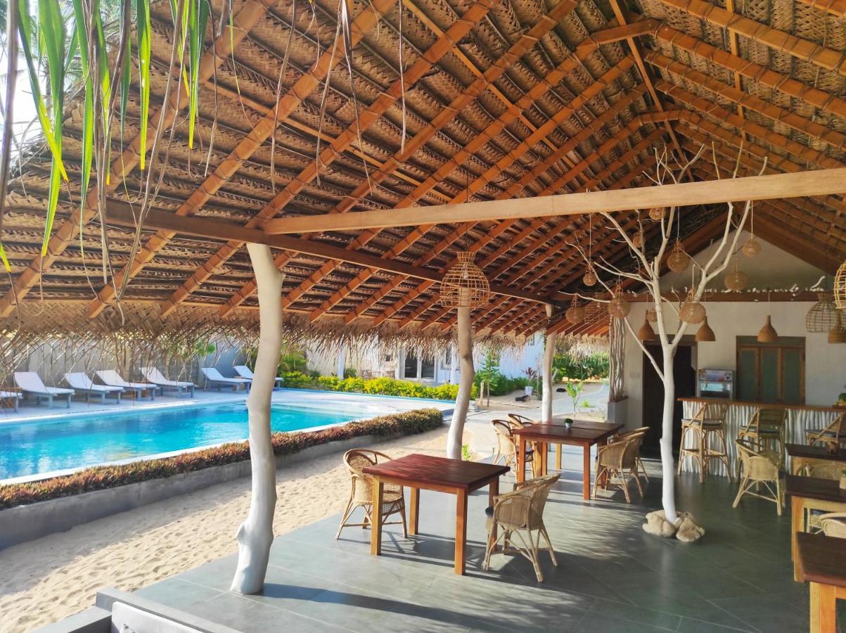 Sleeping Elephant Beach Resort Тангалла Экстерьер фото