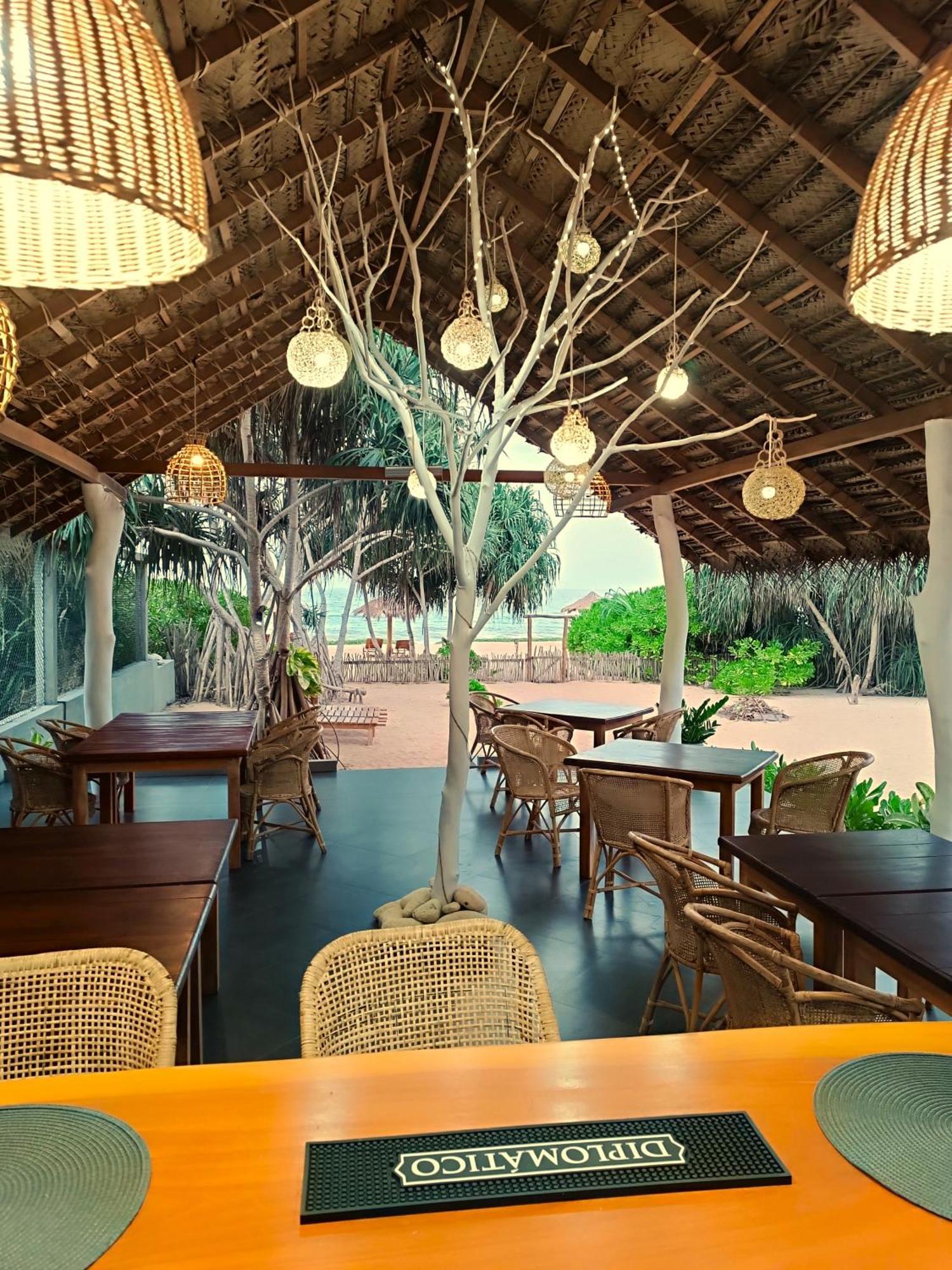Sleeping Elephant Beach Resort Тангалла Экстерьер фото