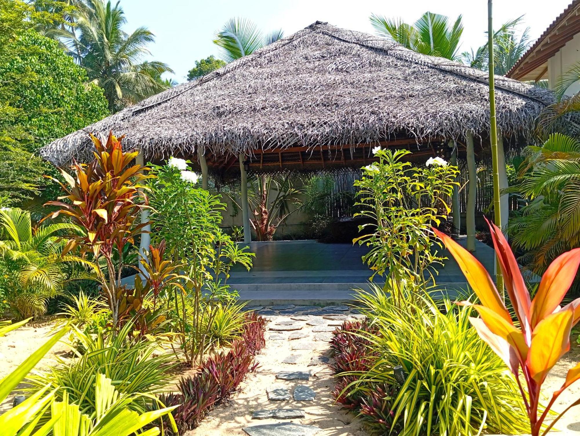 Sleeping Elephant Beach Resort Тангалла Экстерьер фото